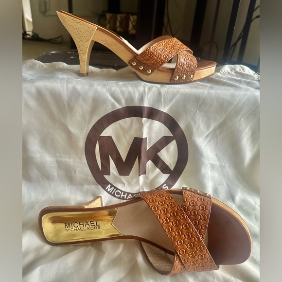 Michael Kors Tan Embossed Heels - Picture 1 of 4
